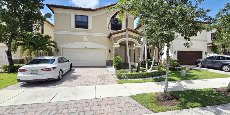Doral House: 10032 NW 87th Ter #1