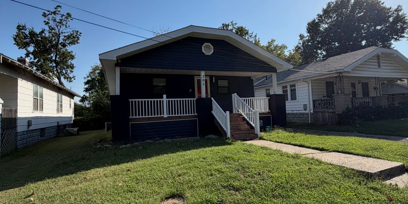 Pittsburg House: 305 W Lindburg St