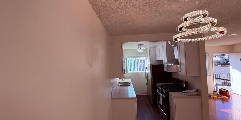 Los Angeles Apartment: 719 N Kingsley Dr