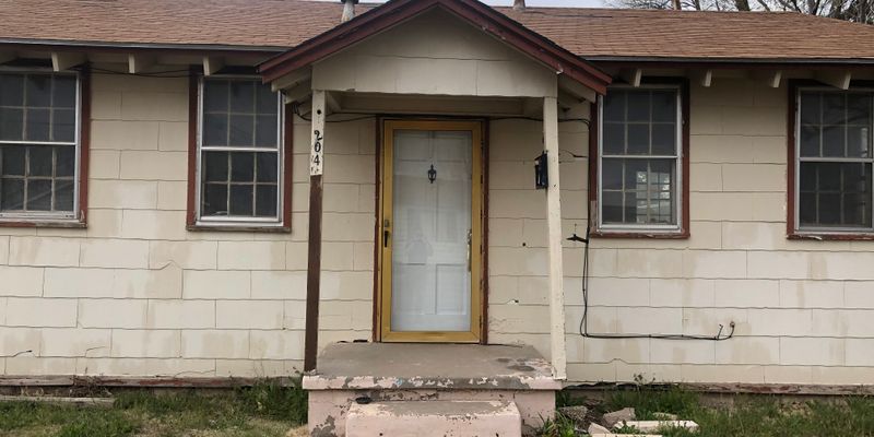 Amarillo House: 204 Southwest 34th Avenue