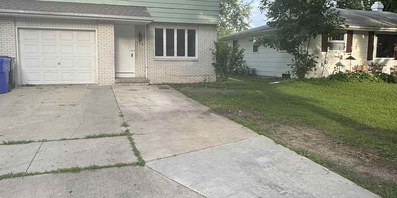 Appleton House: 726 N Fernmeadow Dr