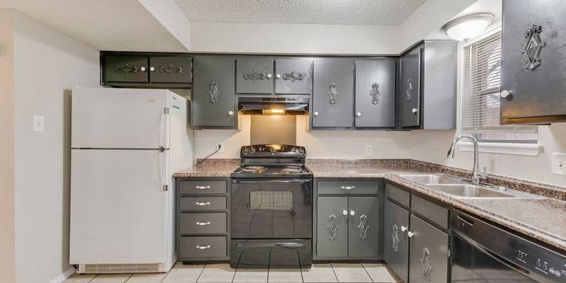 Arlington Townhome: 1726 W Sanford St