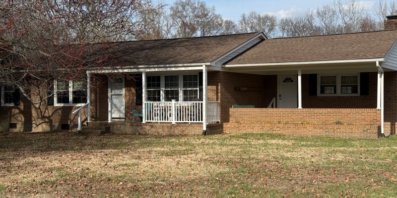 Pittsboro House: 2268 Castle Rock Farm Rd