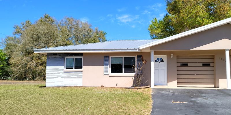 Inverness Apartment: 1712 Tuttle St