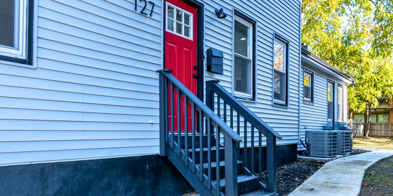 Moorestown House: 127 S Church St