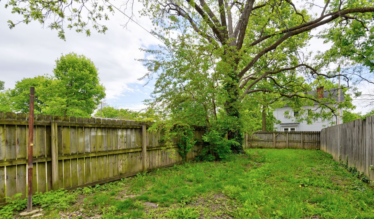 685 S Champion Ave photo 29