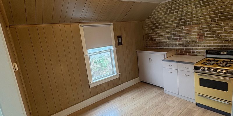 Uniontown House: 31 Nutt Ave