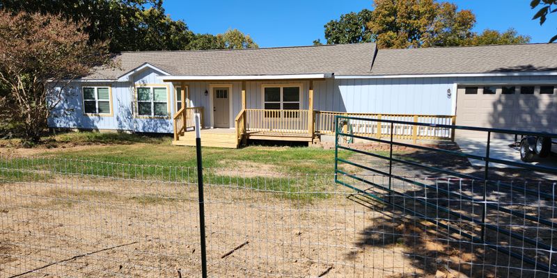 Cabot House: 115 E Justice Rd