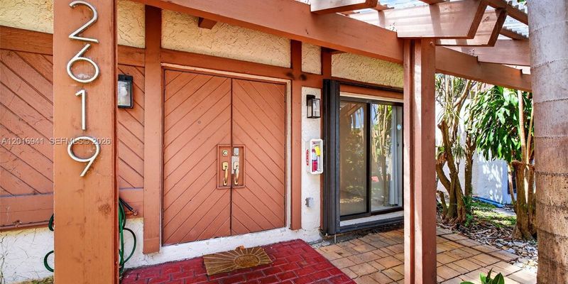 Hallandale Beach House: 2619 Parkview Dr S