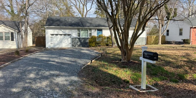 Williamsburg House: 906 Foley Dr