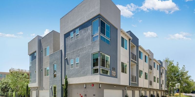 Ontario House: 960 N Tangent Privado #APT UQ2324YB