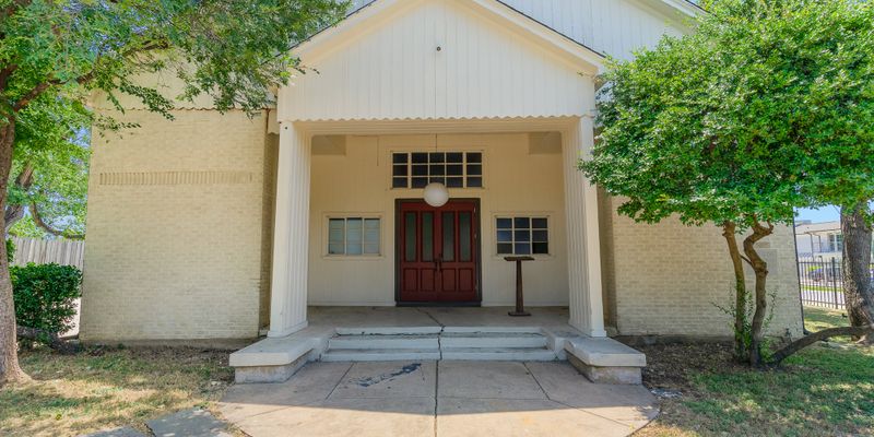 Dallas Multiplex: 2602 Kings Rd