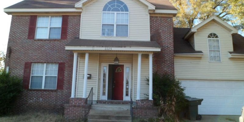 Memphis House: 2225 Pratt Street
