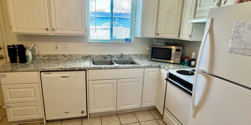 Kaysville Apartment: 682 North 400 West