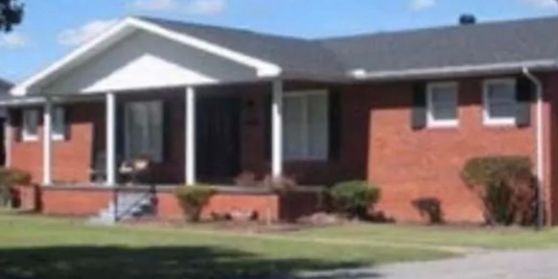 Russell Apartment: 371 Highland Ave