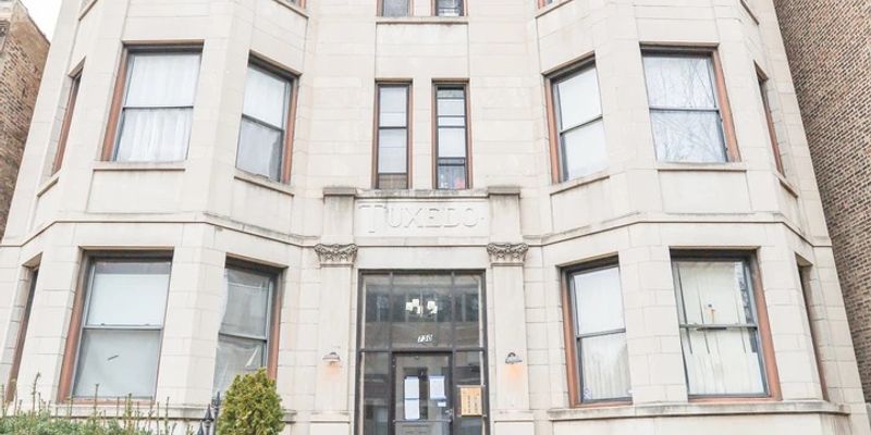 Chicago Apartment: 730 W Cornelia Ave