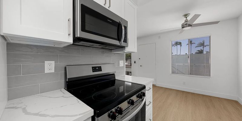 San Diego House: 1025 W University Ave