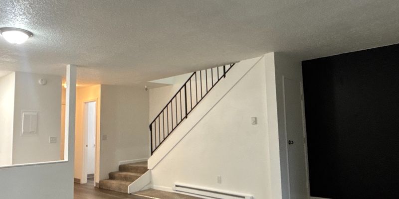 Gresham Townhome: 1200 E Powell Blvd