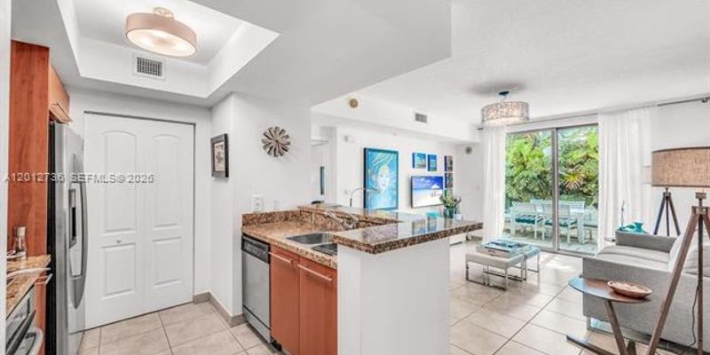 Miami Beach Condo: 110 Washington Ave