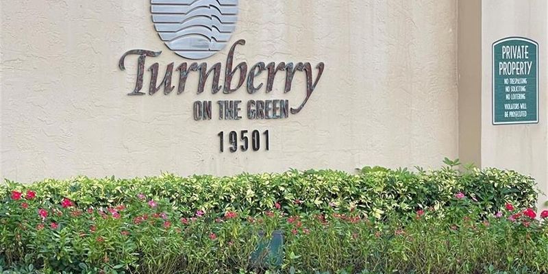 Aventura Condo: 19501 W Country Club Dr