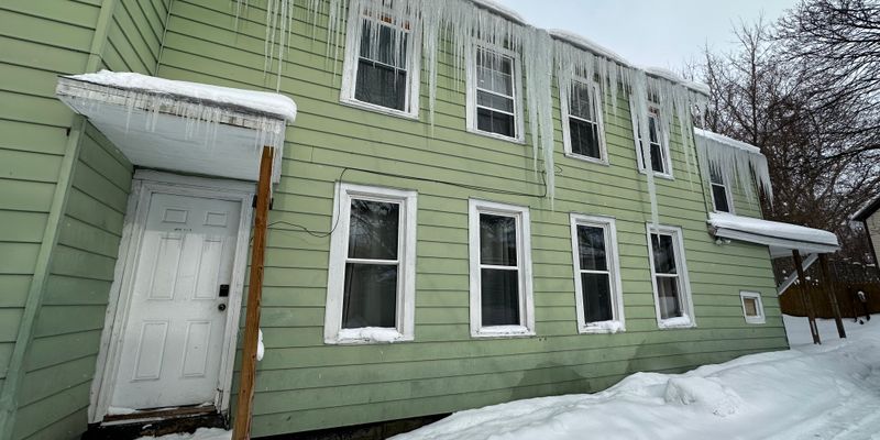 Syracuse Apartment: 140/142 Grumbach Ave