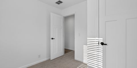 32-11076-Maxwell-Ave-WindowStill-Photography.jpg
