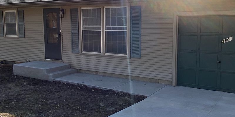 Topeka House: 3801 SE Truman Ave