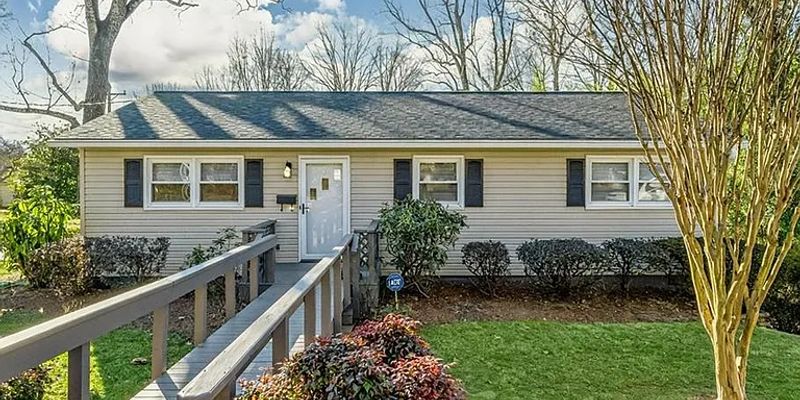 Winston-Salem House: 2400 Queen St