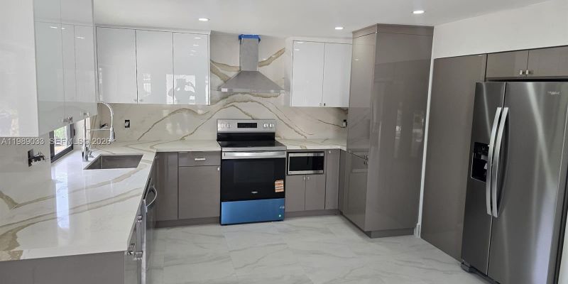 Miami House: 270 NW 147th St