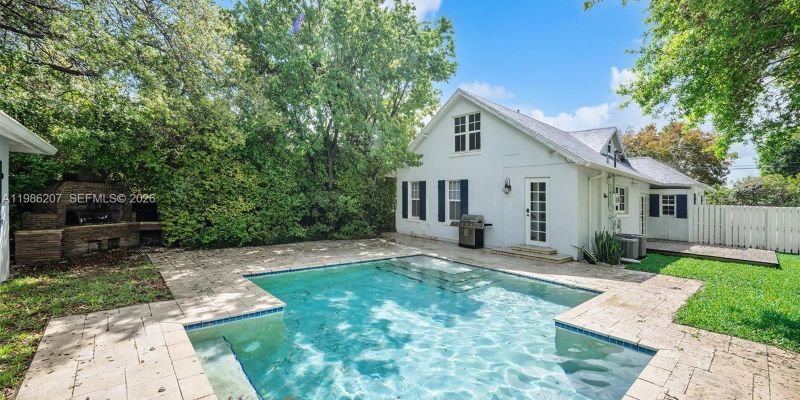 Miami Shores House: 285 NE 105th St