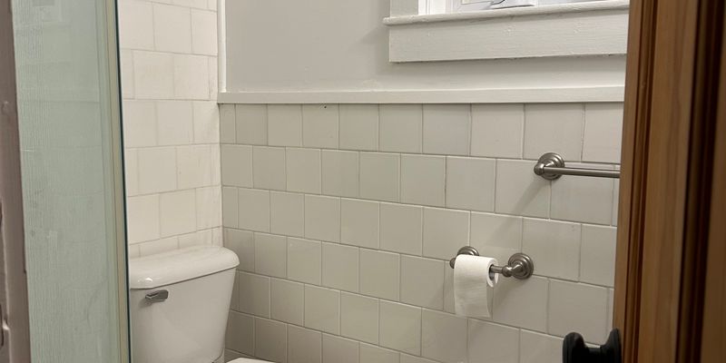 Johnson Apartment: 139 Railroad Street