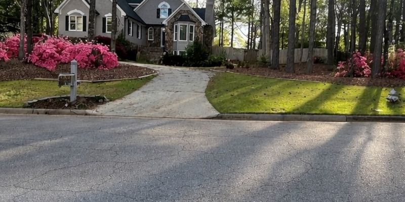 McDonough House: 1000 Lake Forest Ln