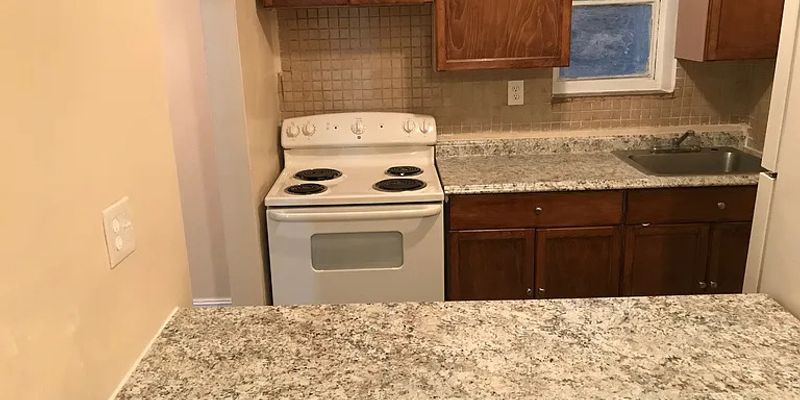 North Miami House: 13725 NE 3rd Ct  APT 15 North Miami, FL 33161