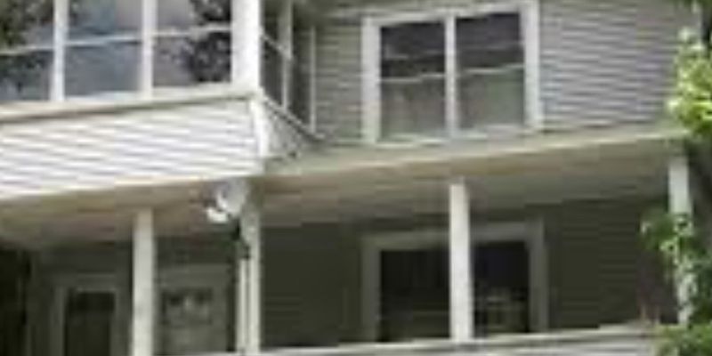 Amsterdam Apartment: 20 Meadow St