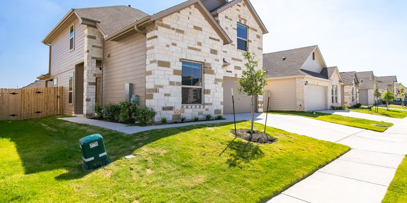 Pflugerville House: 905 Falkland Trace