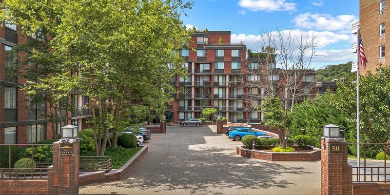 Hartsdale House: 50 E Hartsdale Ave # Ub1149DK