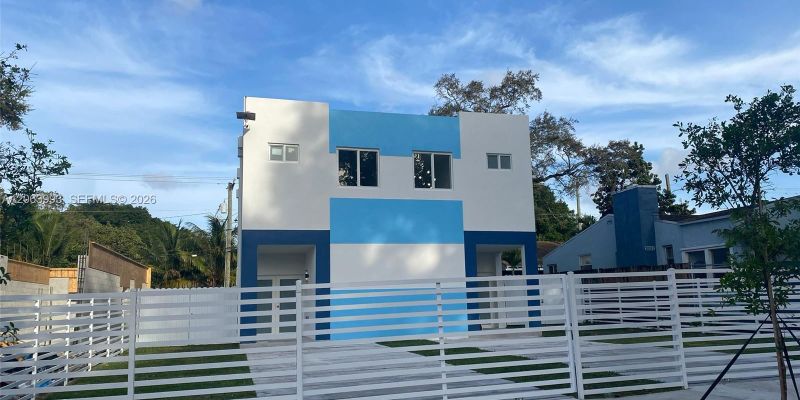 Miami House: 2100 NW 102nd St