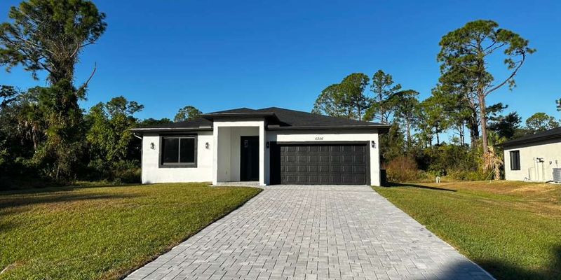 North Port House: 3230 S San Mateo Dr