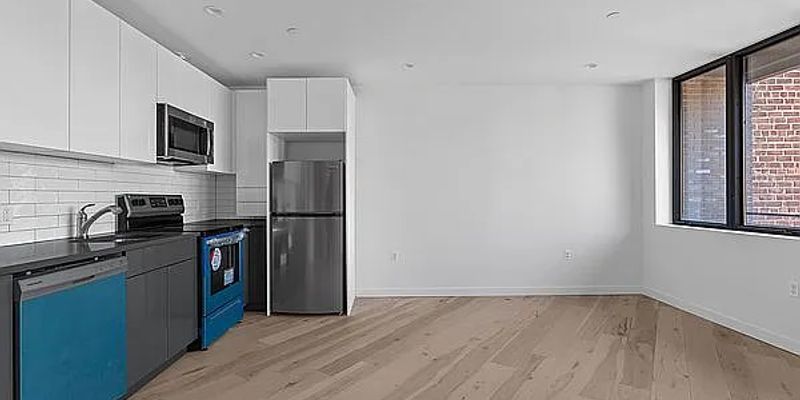 Great Neck House: 88 Cutter Mill Rd