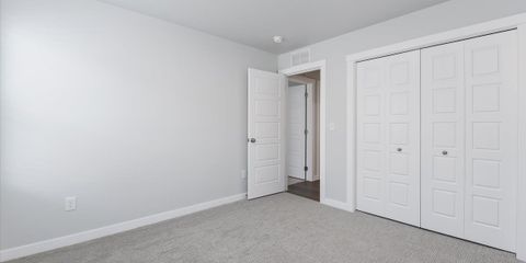 14-Bedroom.jpg