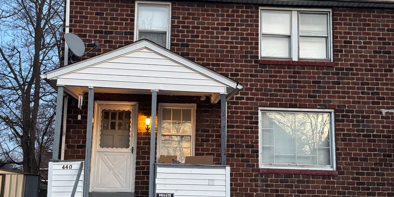 Struthers House: 440 5th St. Struthers OH 44471