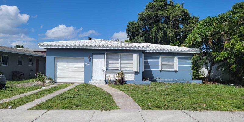 Hollywood House: 1845 Sherman St