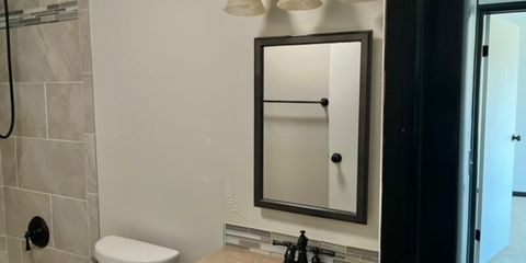 Bathroom 1.jpg