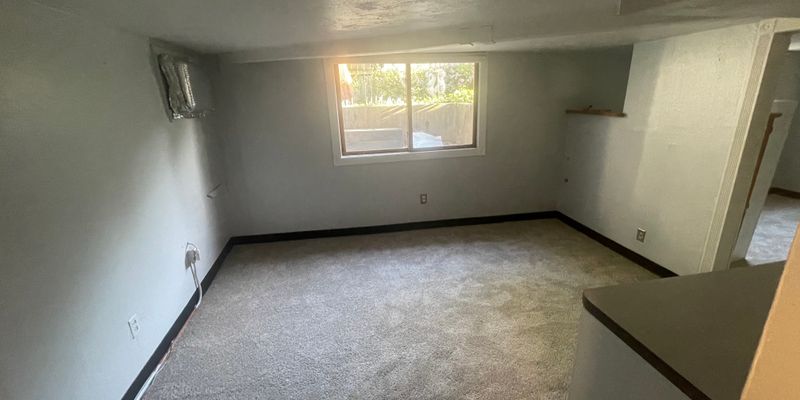 Des Moines Apartment: 2342 E 13th St