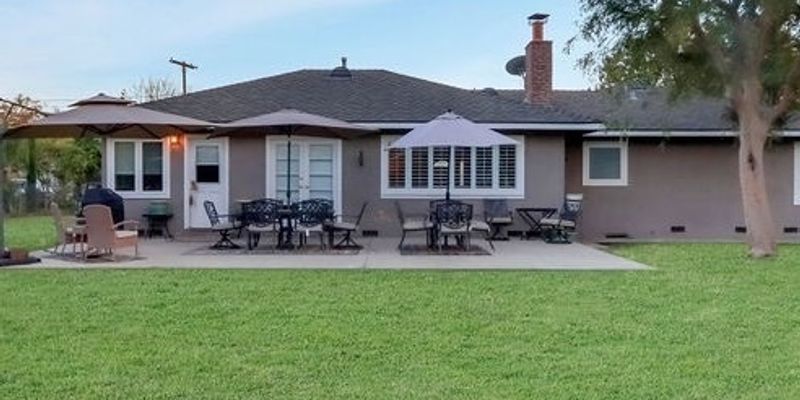 Orange House: 1721 W Palmyra Ave