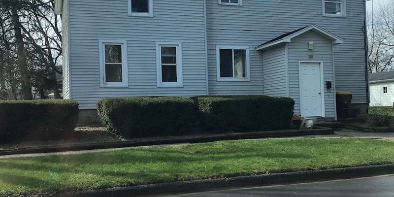 Saint Johns Apartment: 201 W Lincoln St