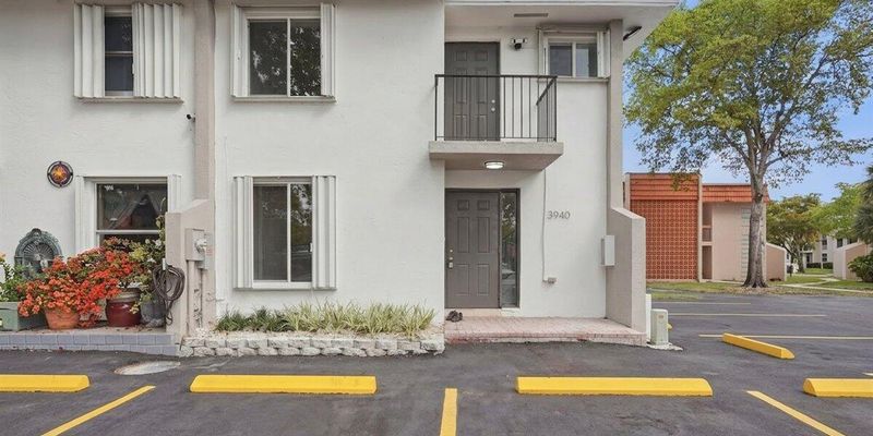 Hollywood Townhome: 3940 NW 76th Terrace