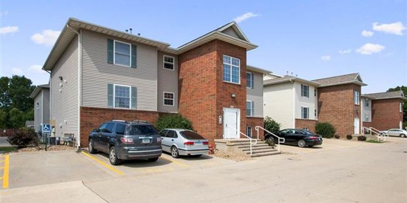 North Liberty House: 90 Cherry Ct