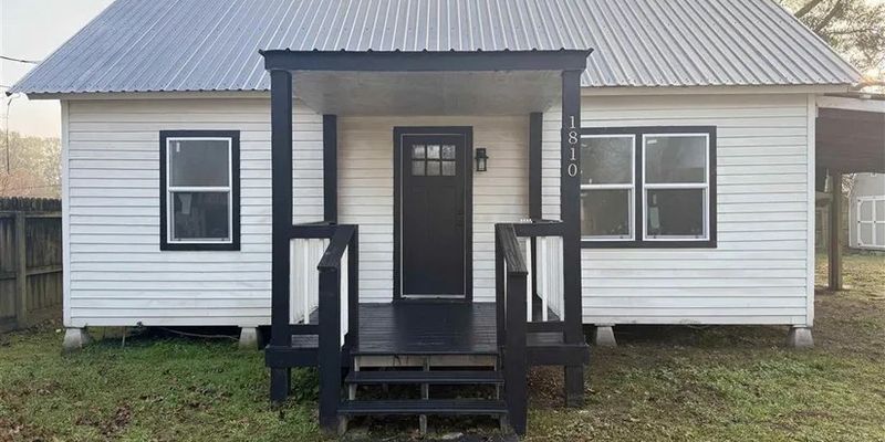 Jennings House: 1810 N Church St