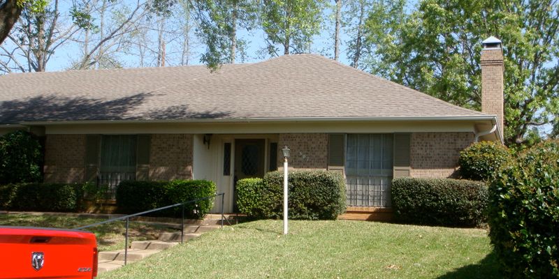 Longview House: 307 Hampton Ct